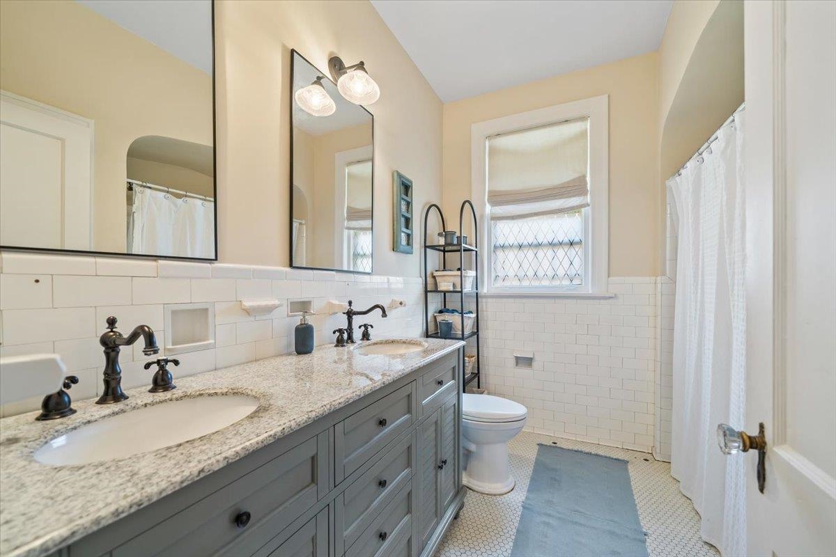 910 Kensington Pl Property Photo 25