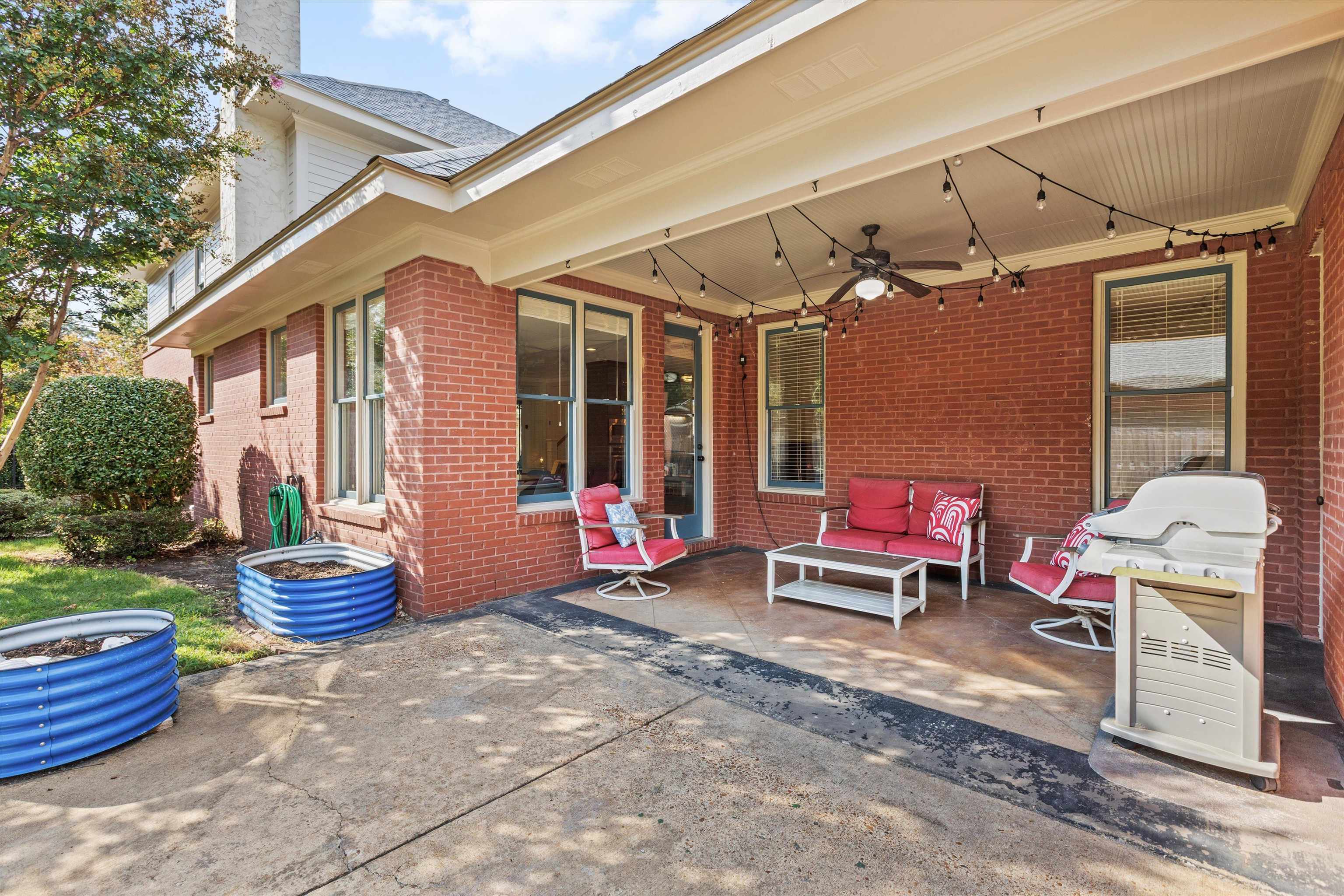 336 N Willett St Property Photo 27