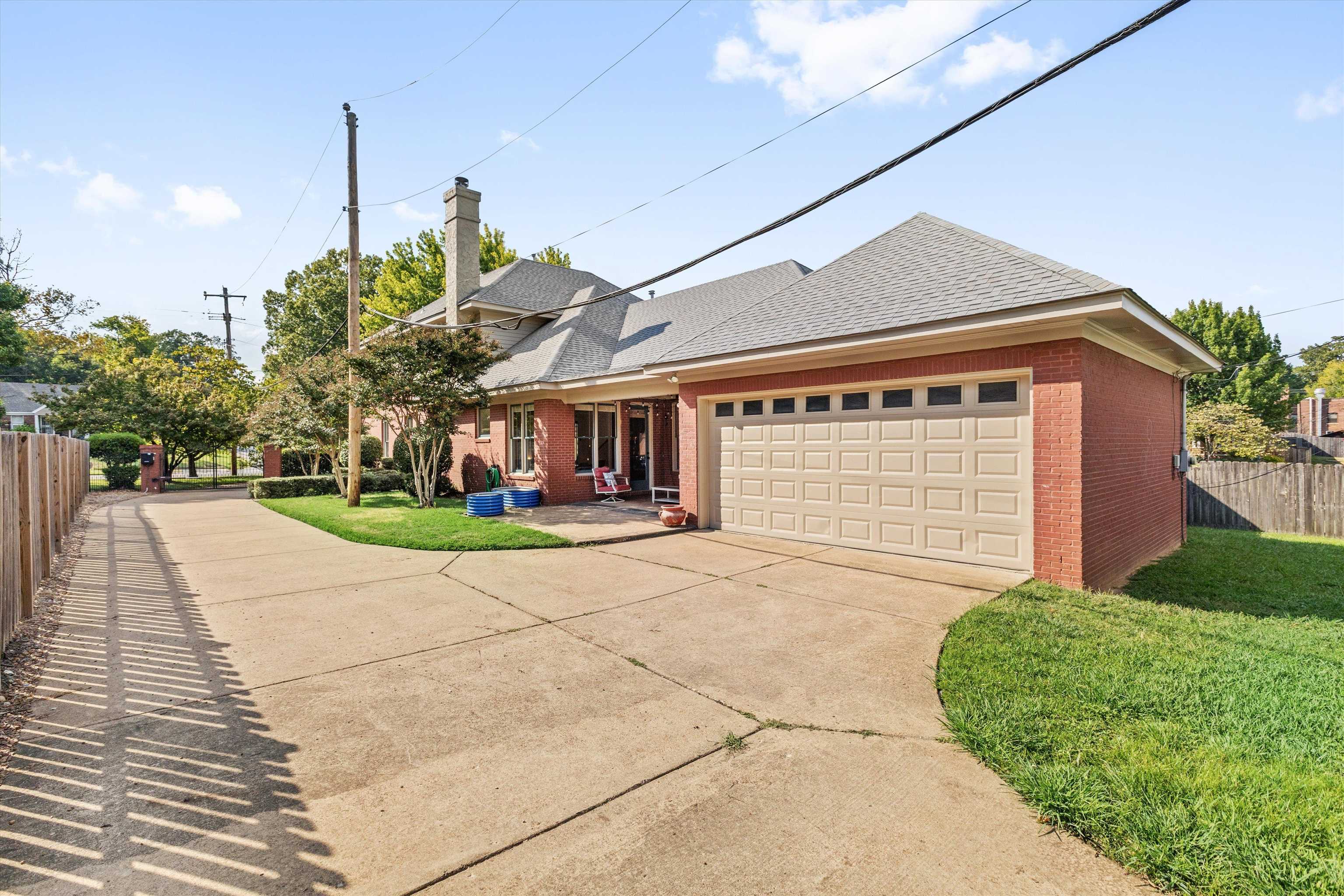 336 N Willett St Property Photo 28