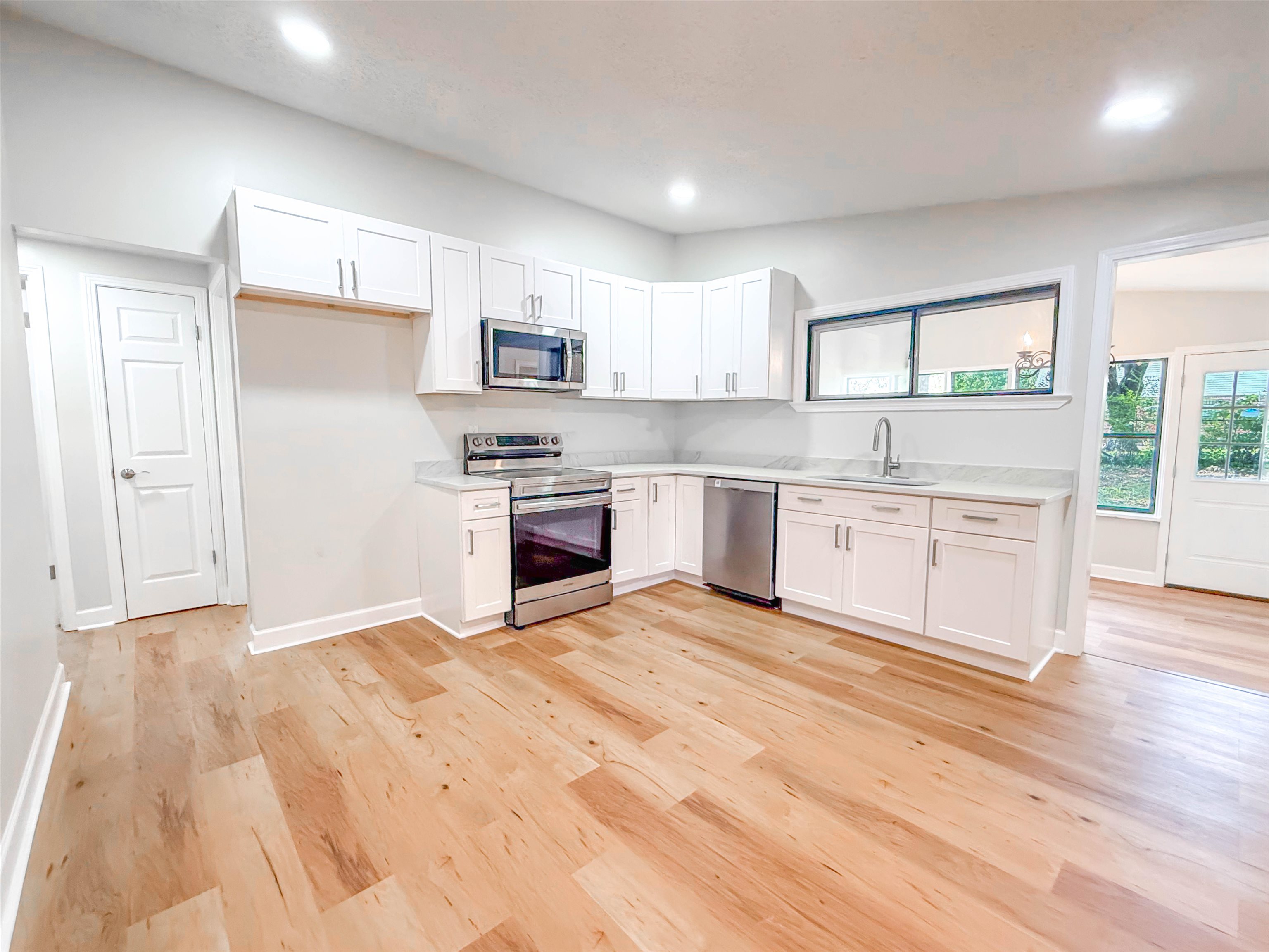 3217 Starsdale St Property Photo 9