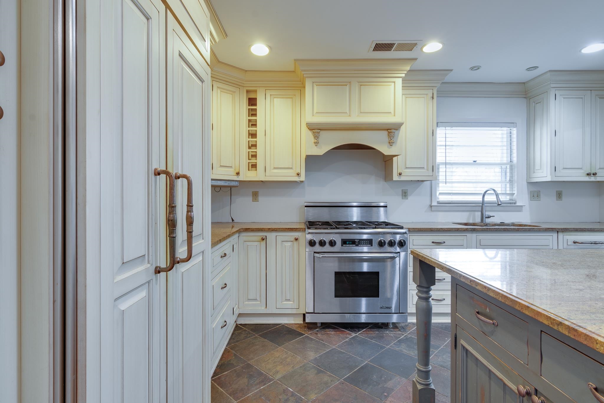 4935 Robindale Ln Property Photo 4