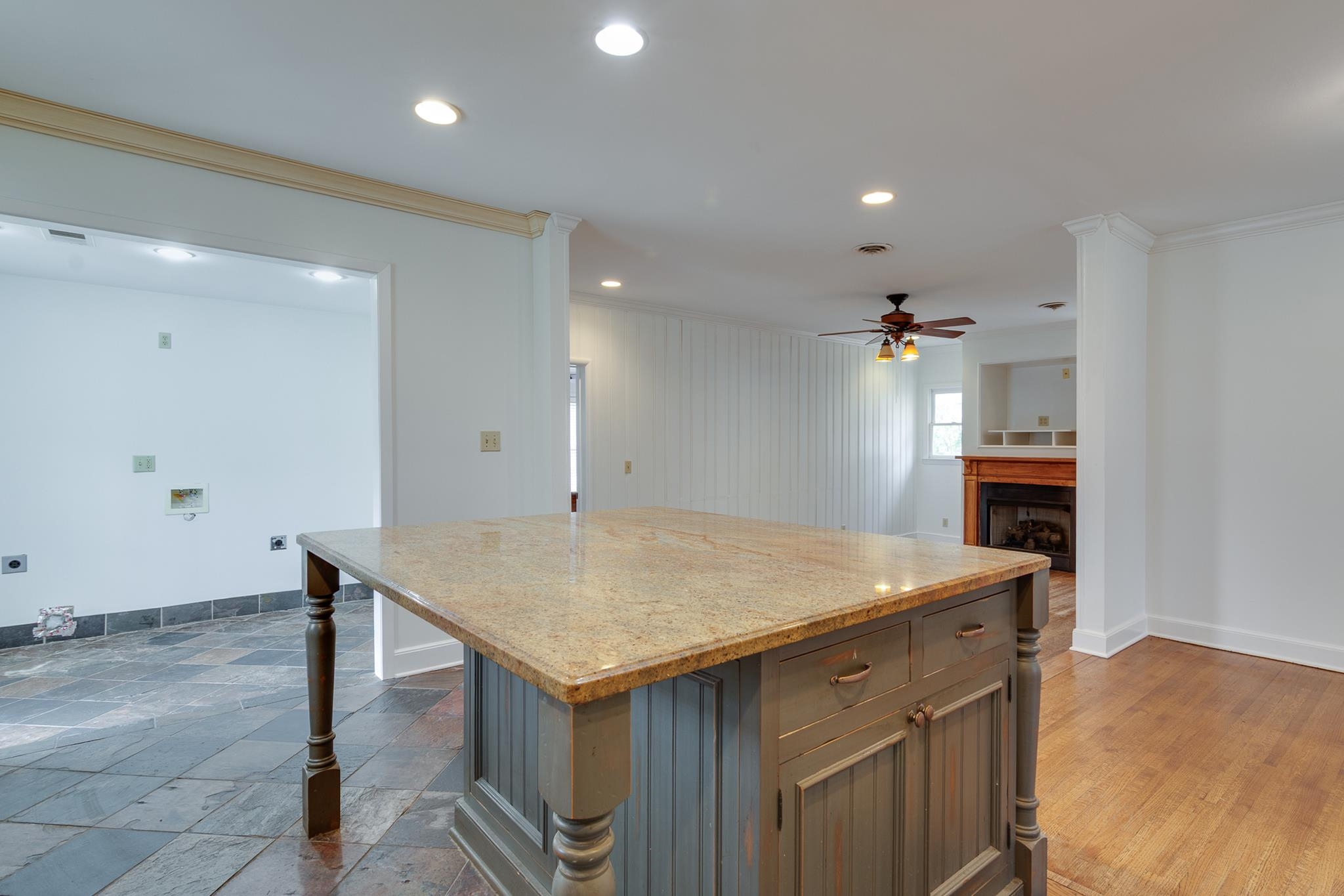 4935 Robindale Ln Property Photo 7