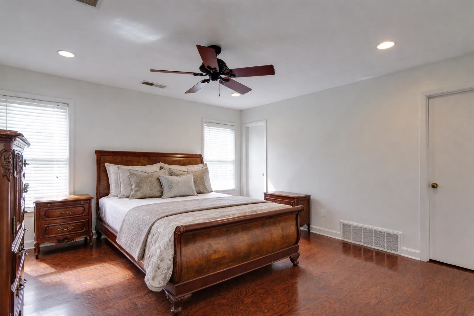 4935 Robindale Ln Property Photo 18