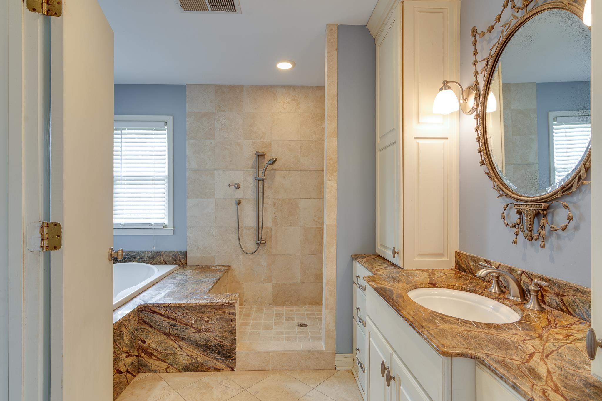4935 Robindale Ln Property Photo 20