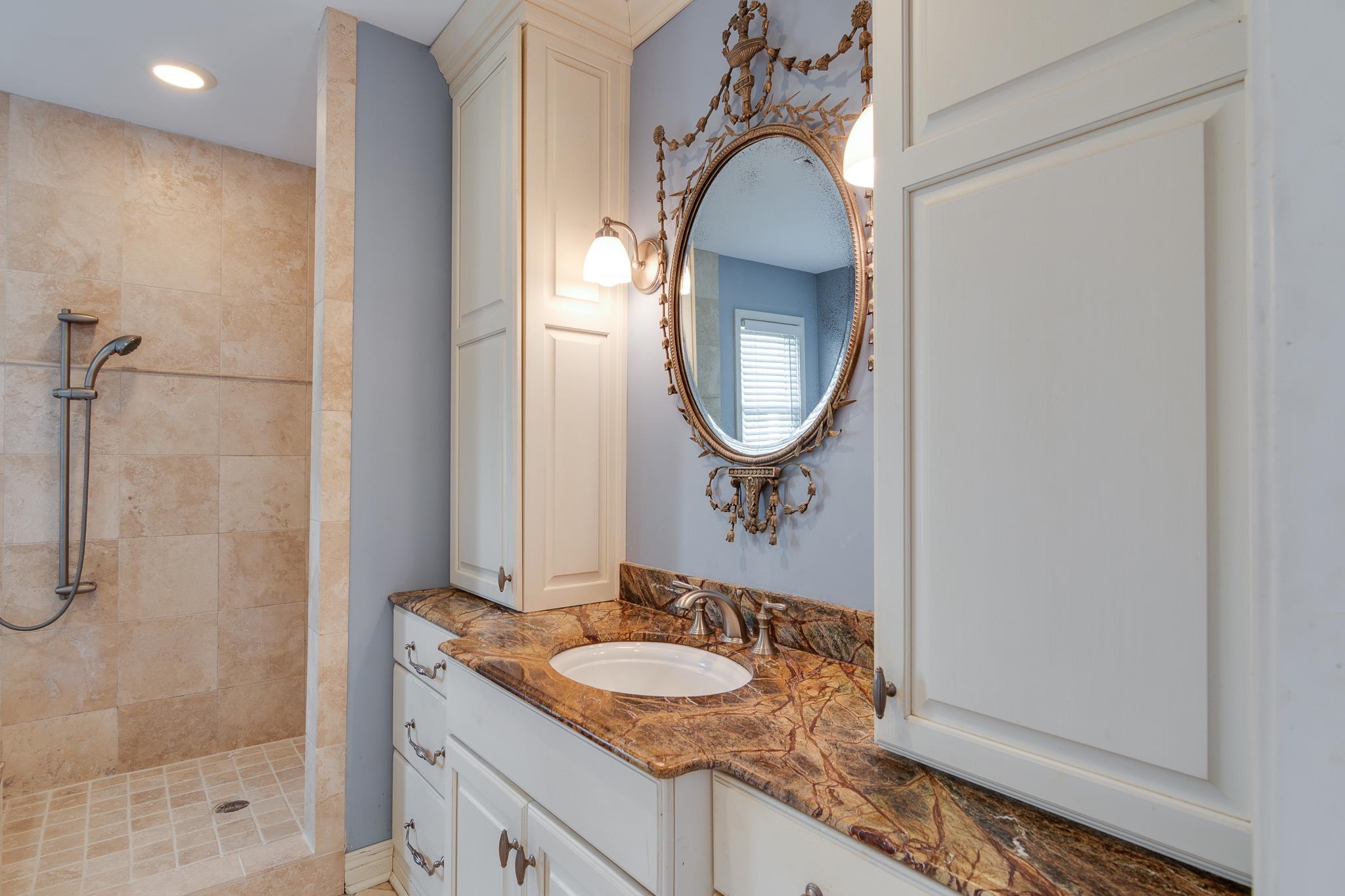 4935 Robindale Ln Property Photo 21