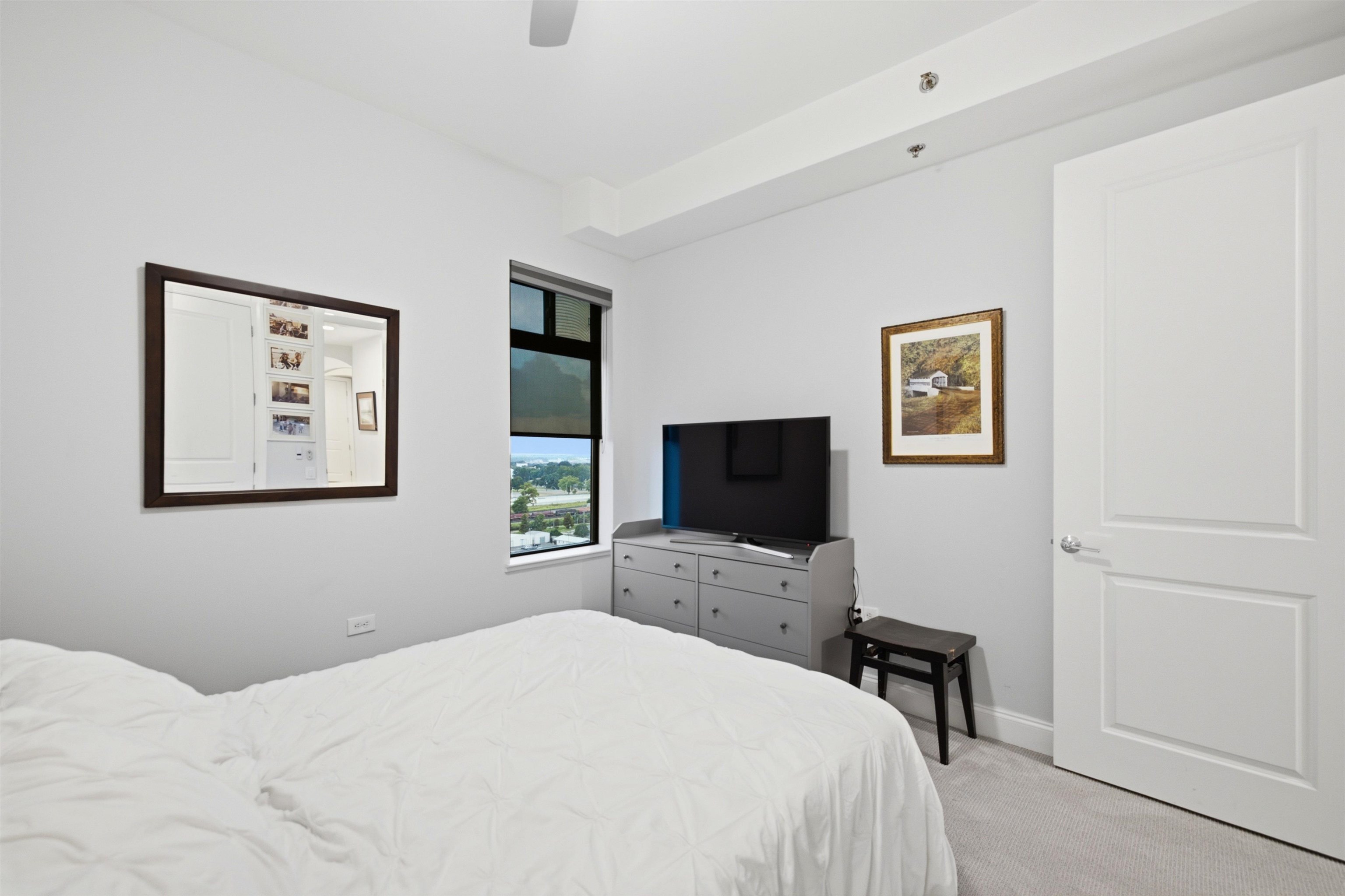 717 Riverside Dr 1302 Property Photo 12
