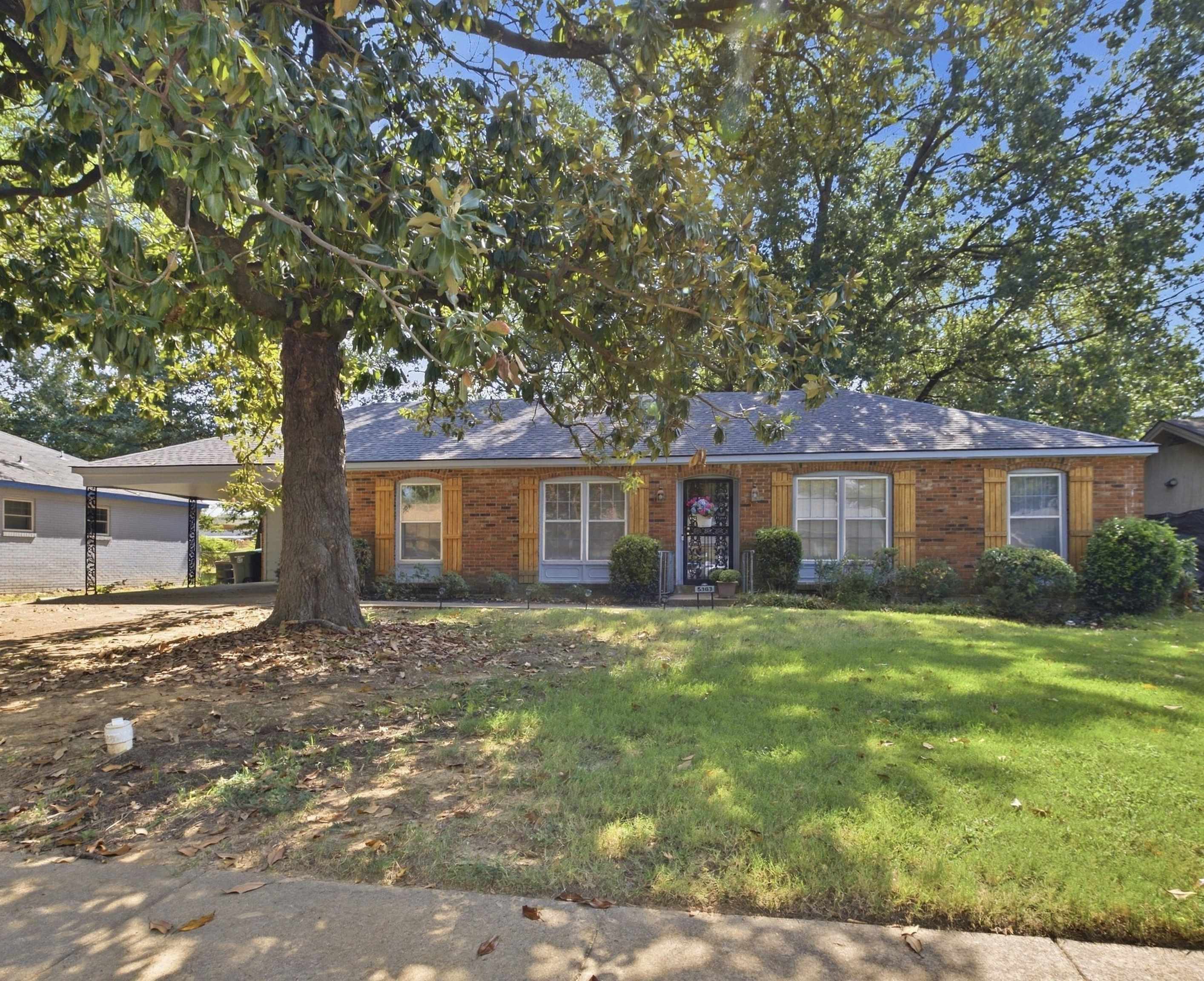 5303 HONEYWOOD AVE Property Photo 1