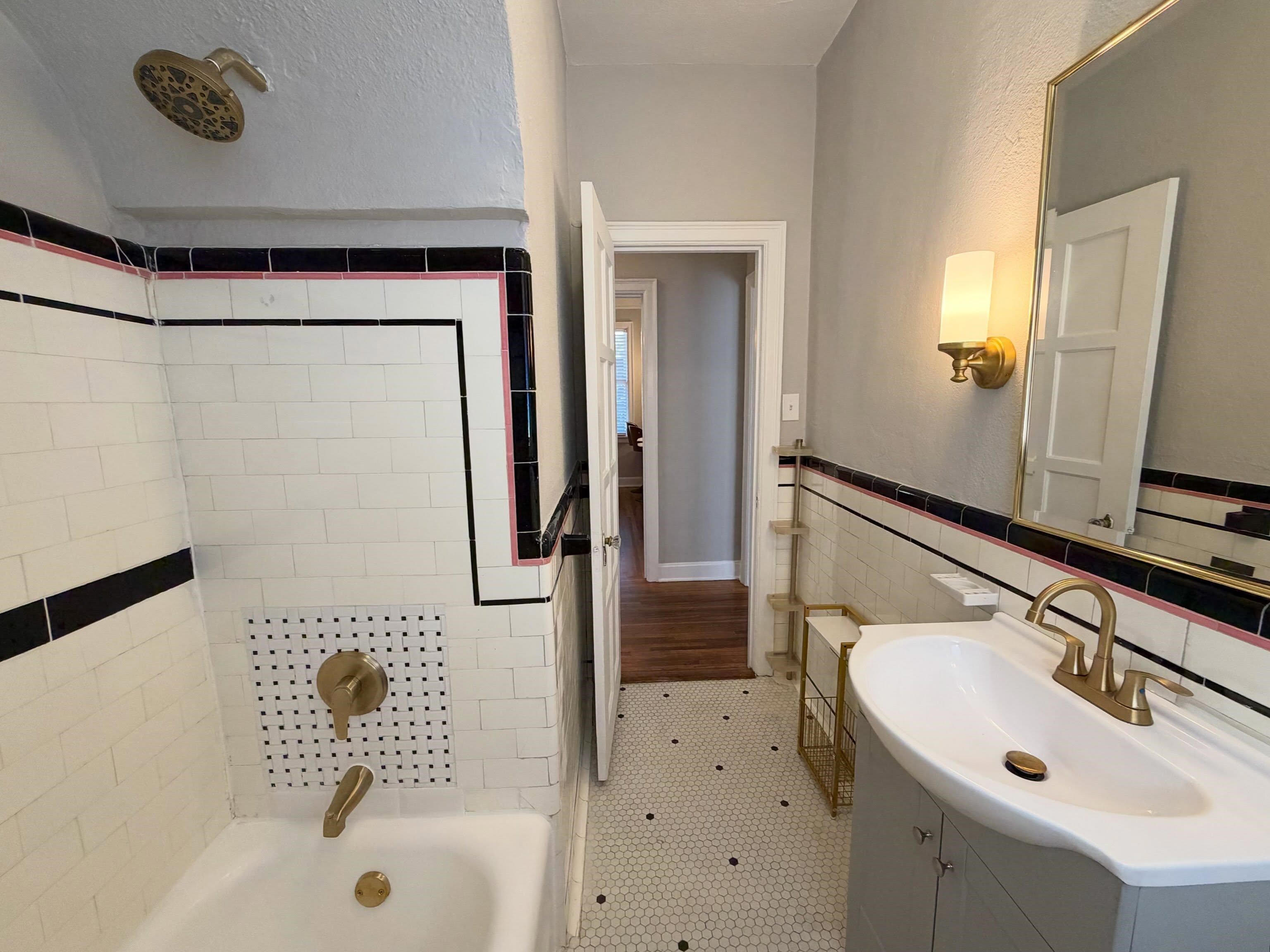 910 N Barksdale St Property Photo 16