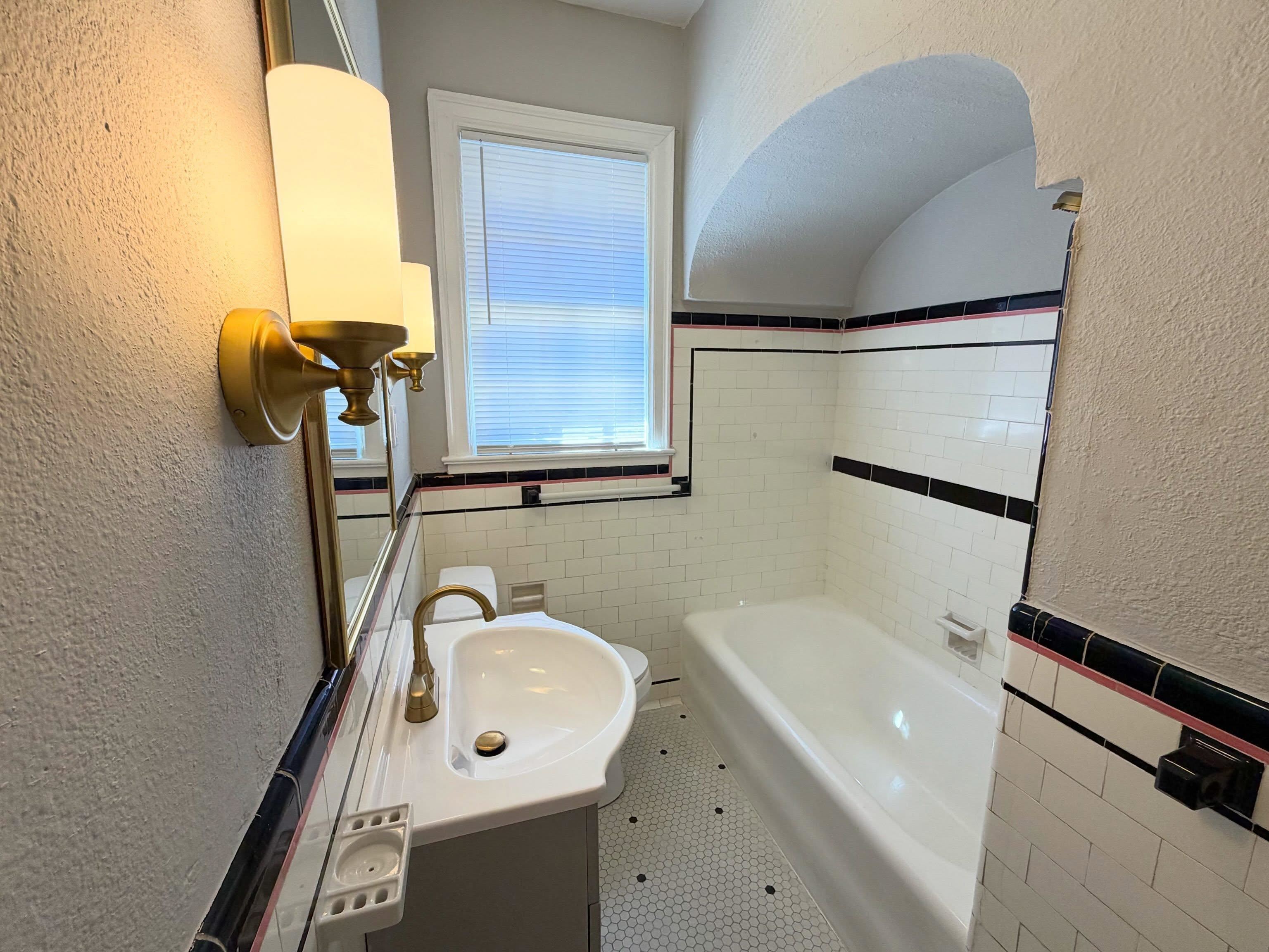 910 N Barksdale St Property Photo 17