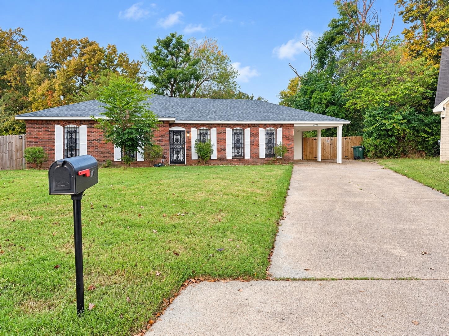 1947 E Gladney Dr E Property Photo 2