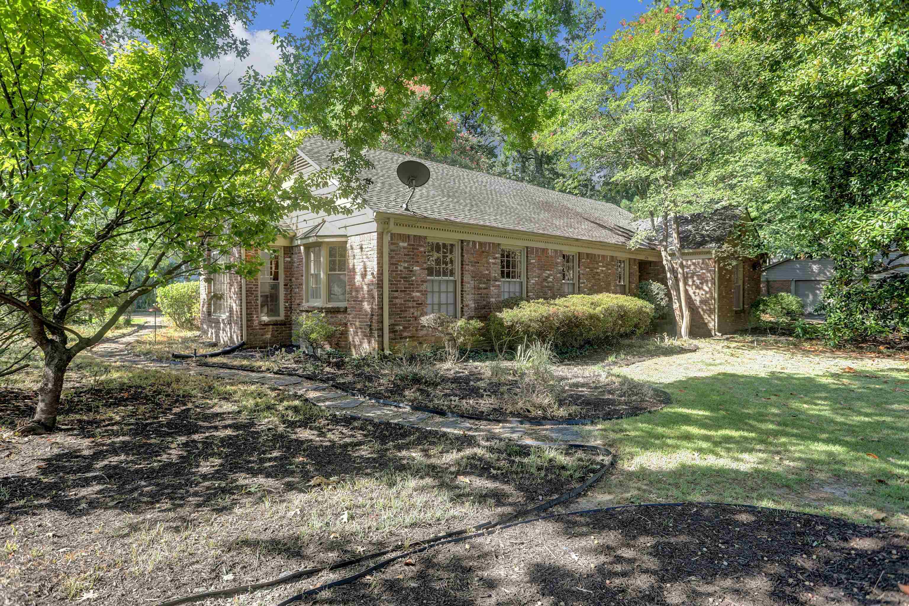 5721 Woodbriar Cv Property Photo 1