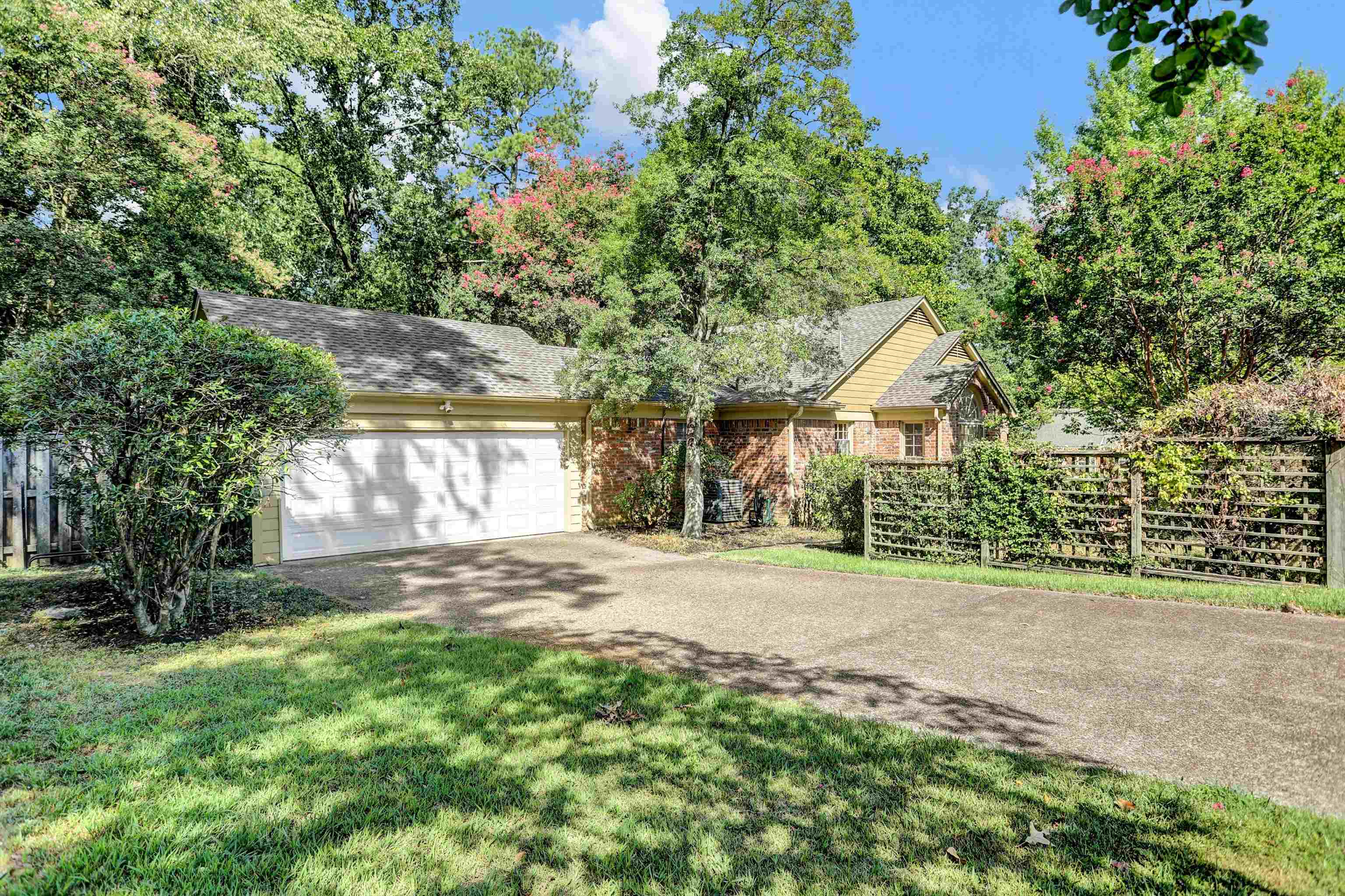 5721 Woodbriar Cv Property Photo 3