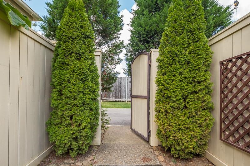 1895 Hazelton Dr Property Photo 38