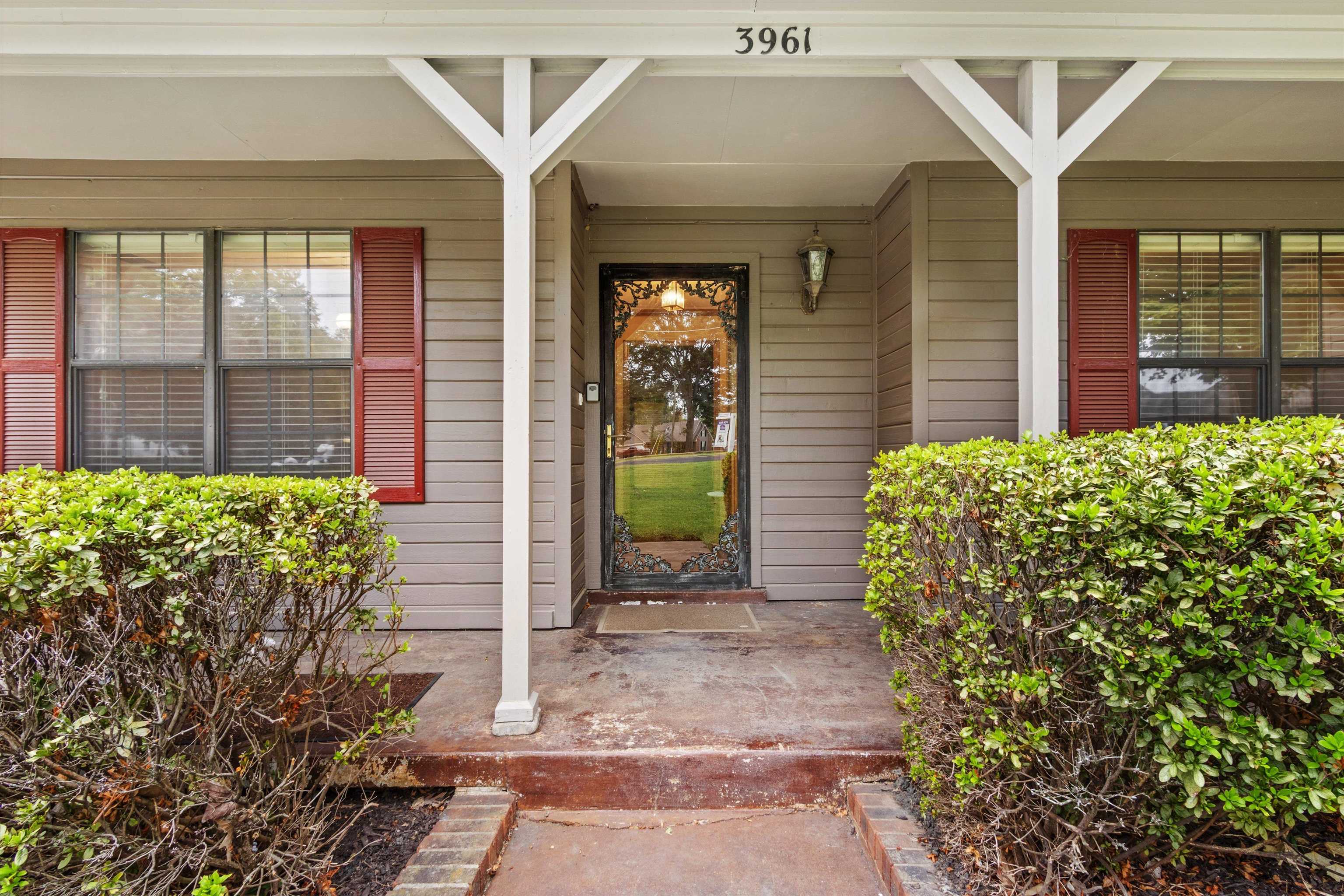 3961 Oak Rd Property Photo 3