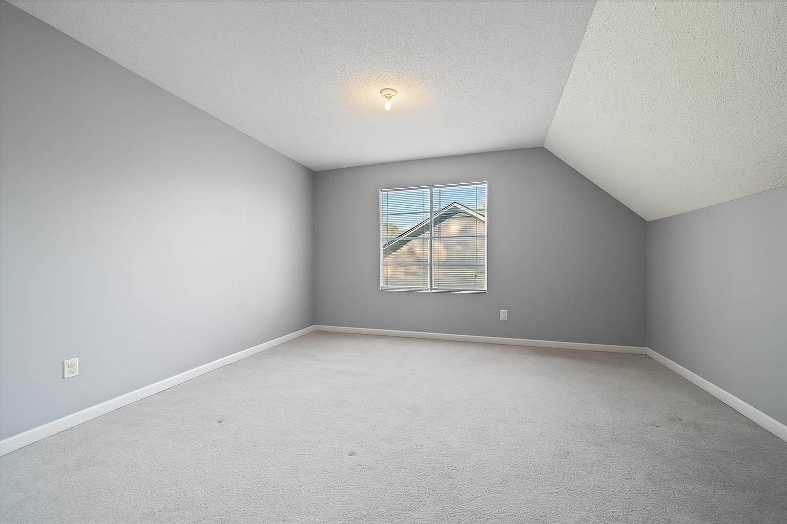 8438 River Glen Dr Property Photo 23