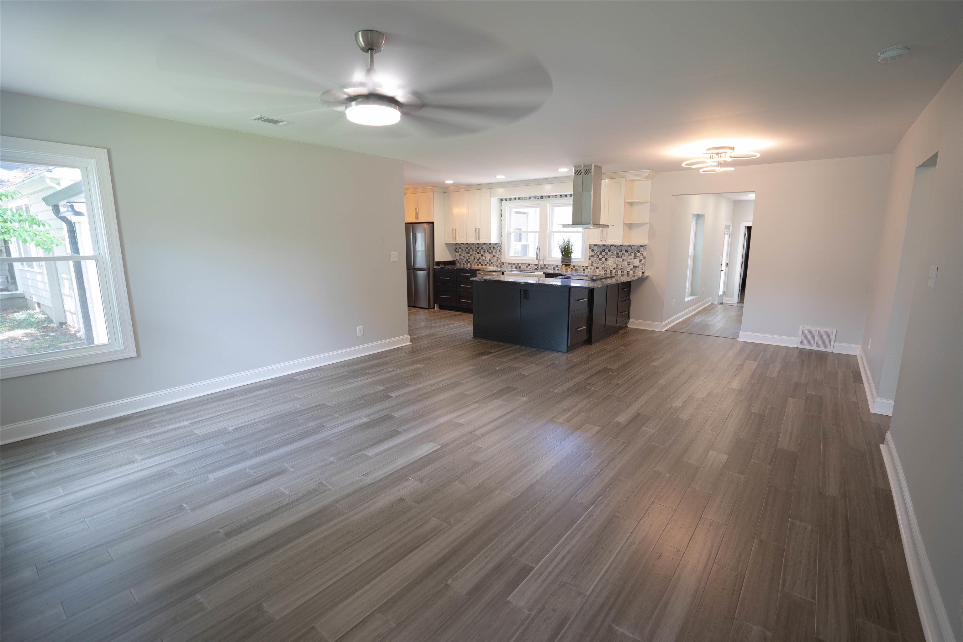 386 Holmes Cir Property Photo 11
