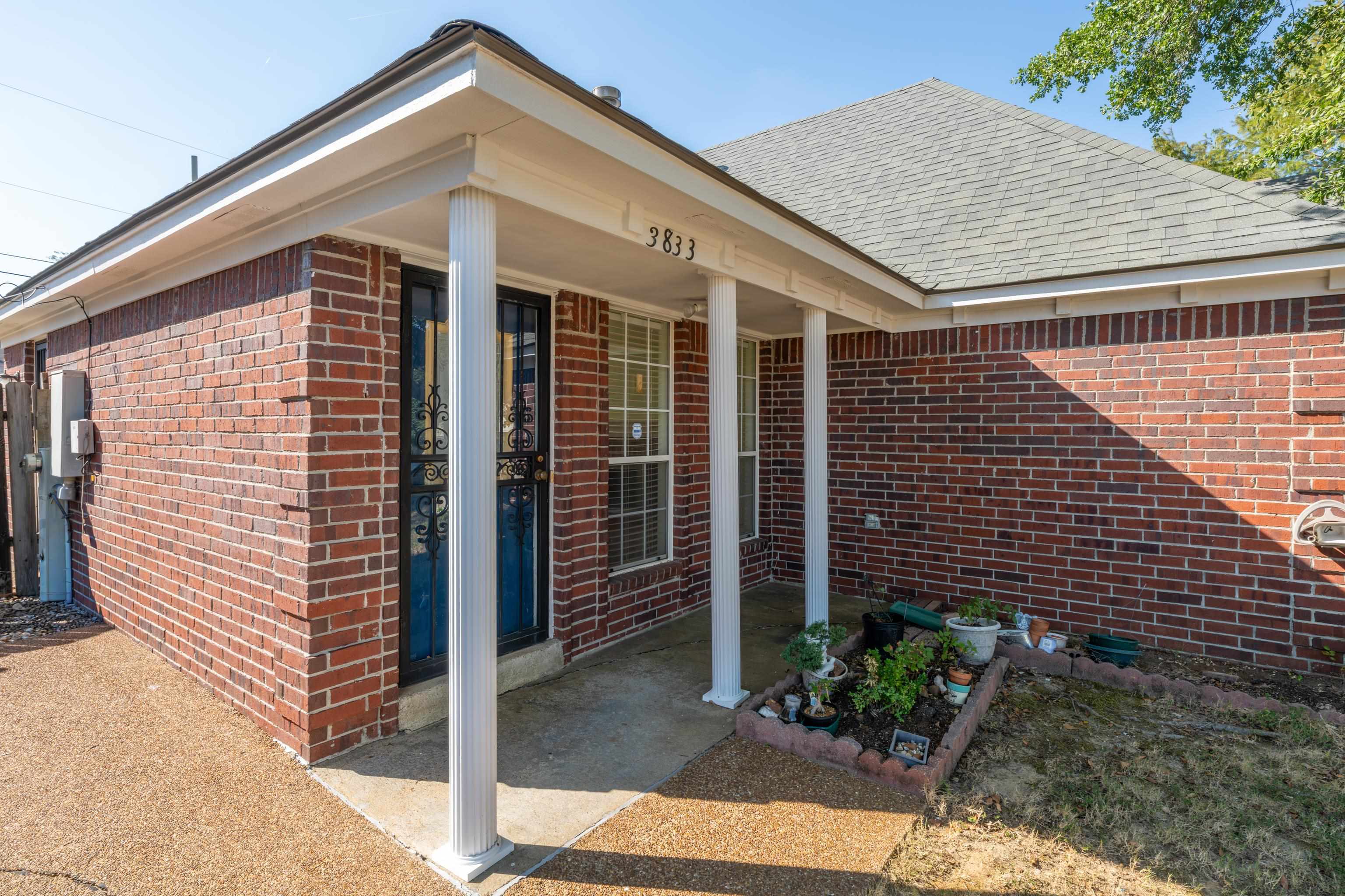 3833 Walden Meadow Dr Property Photo 3