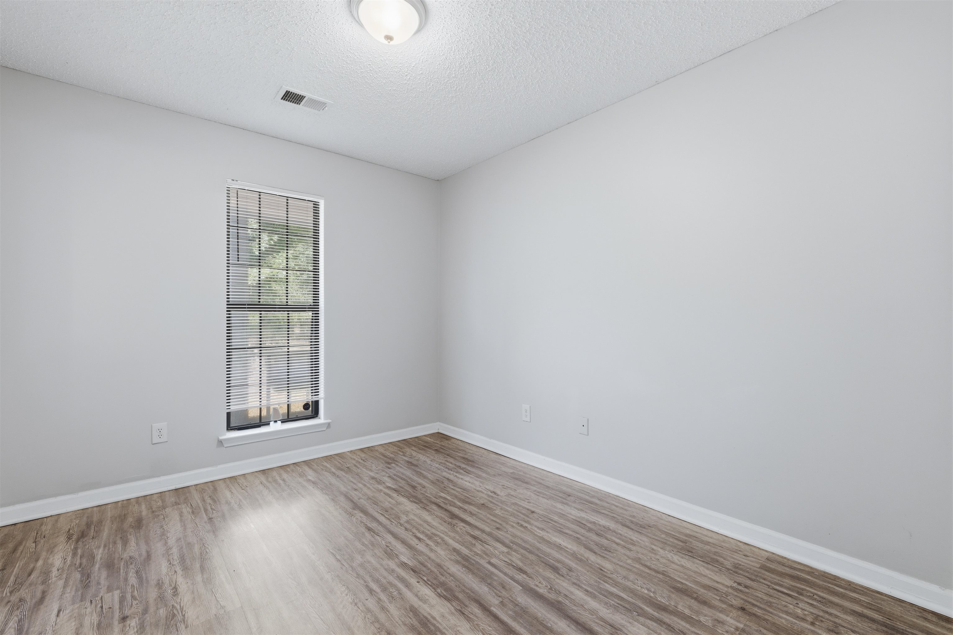 5330 Sleepy Oak Cv Property Photo 8
