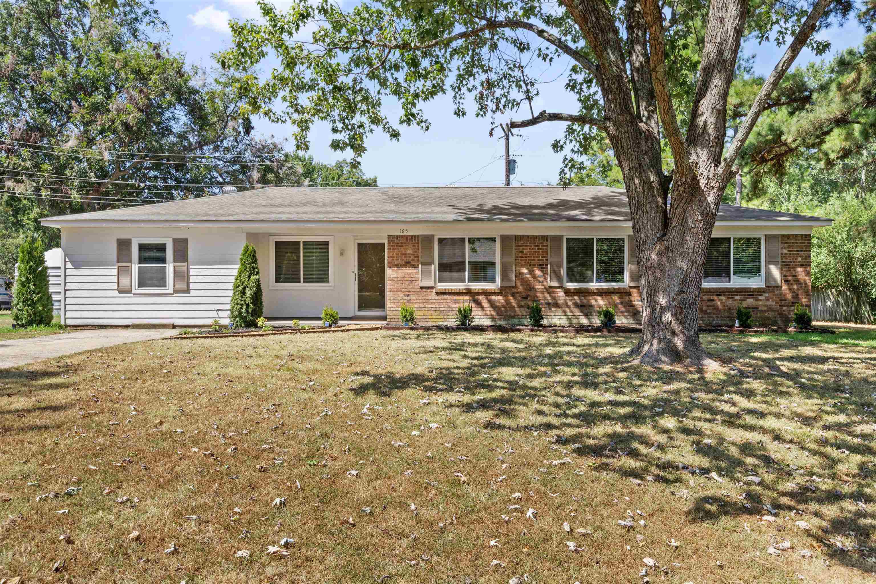 165 East Dr Property Photo 1