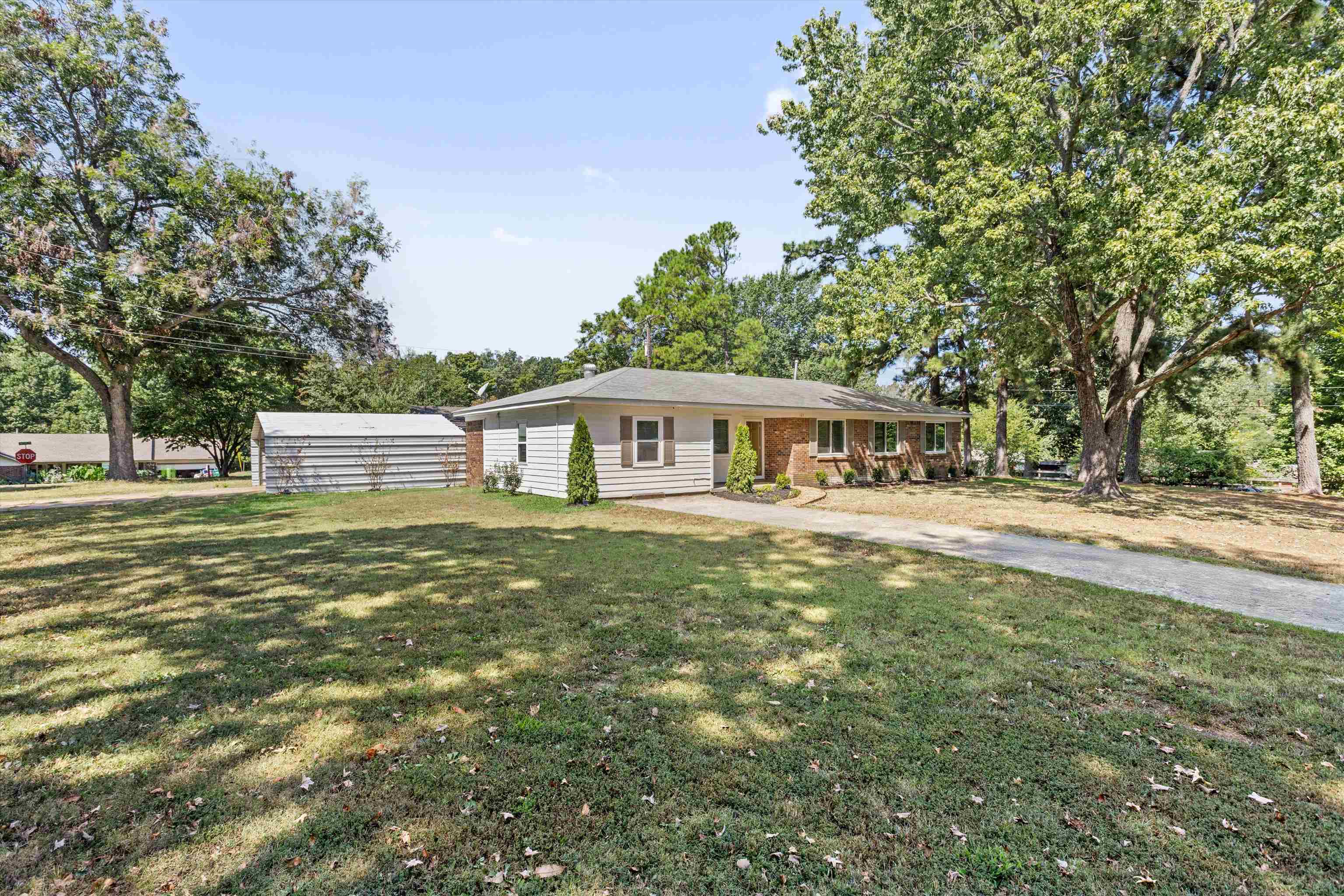 165 East Dr Property Photo 2