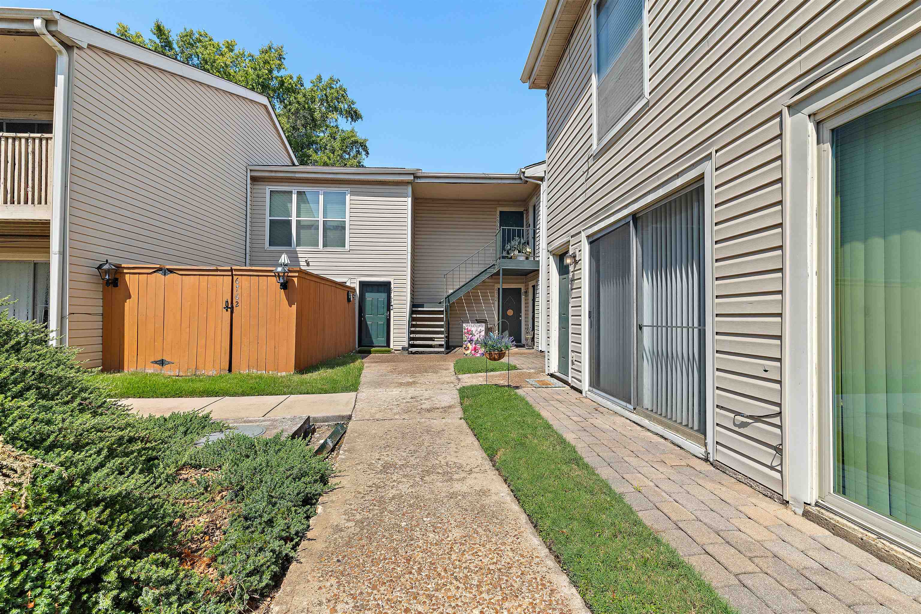 6768 Quail Hollow Ct 6768 Property Photo 2