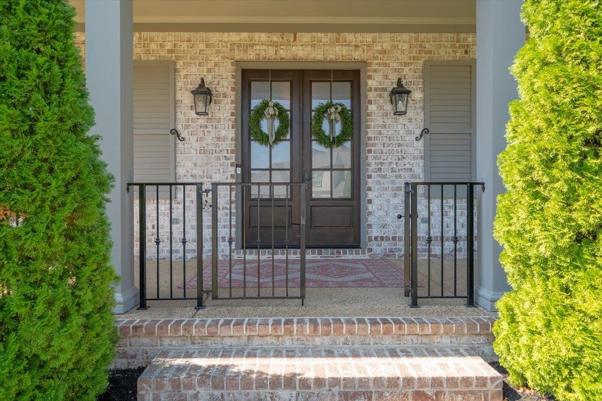 711 Cypress View Cir W Property Photo 3