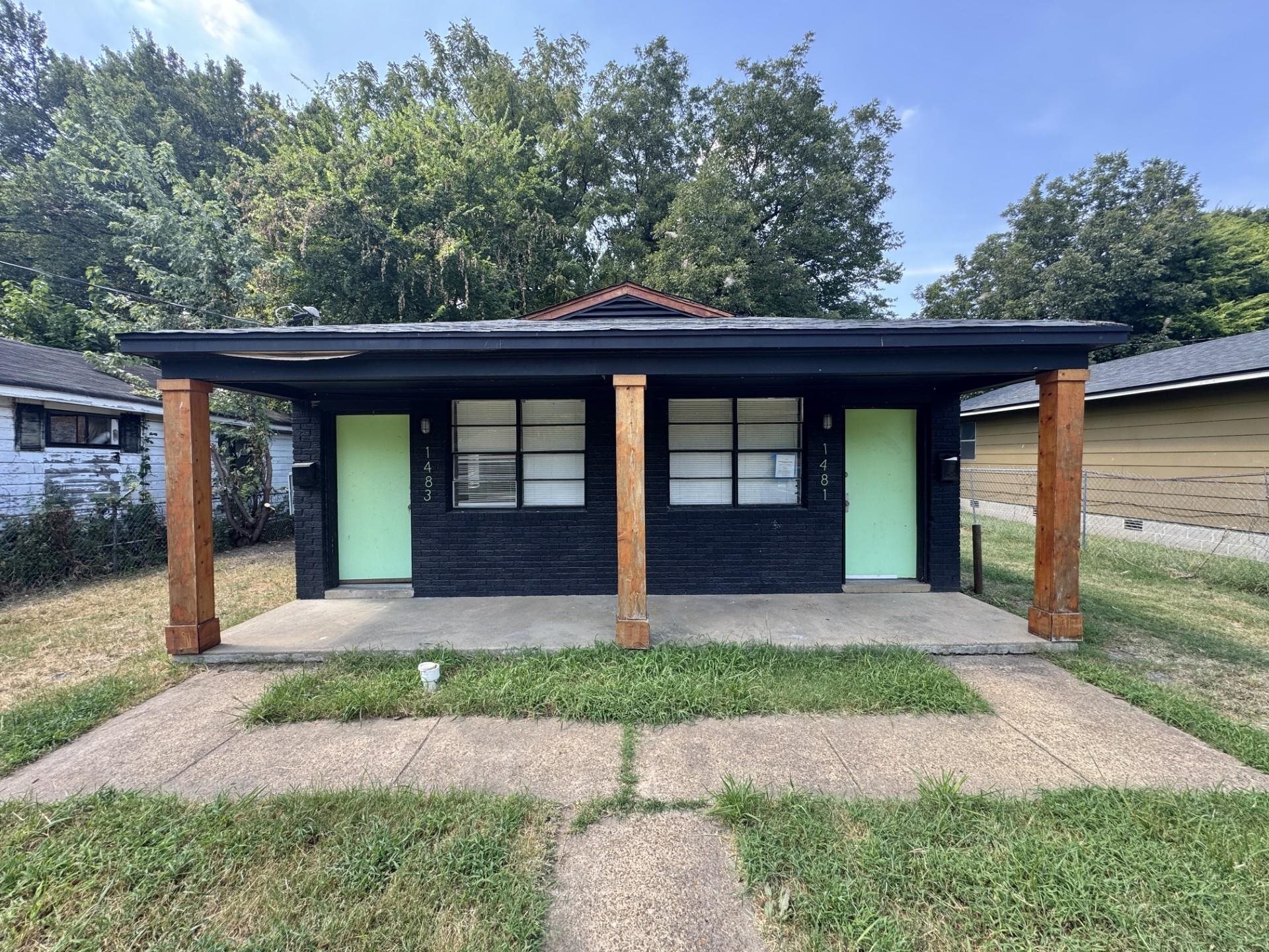 1481 Oaklawn St Property Photo 1