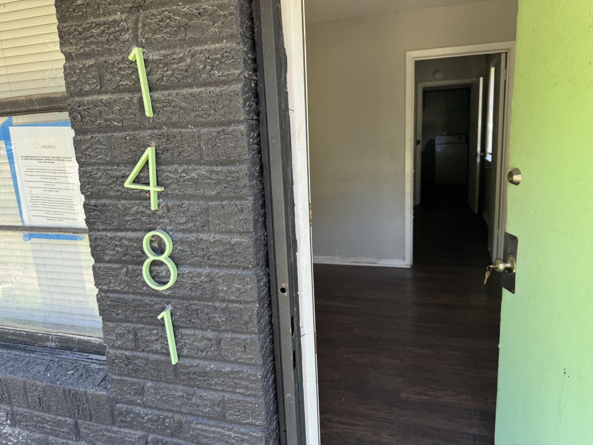 1481 Oaklawn St Property Photo 2