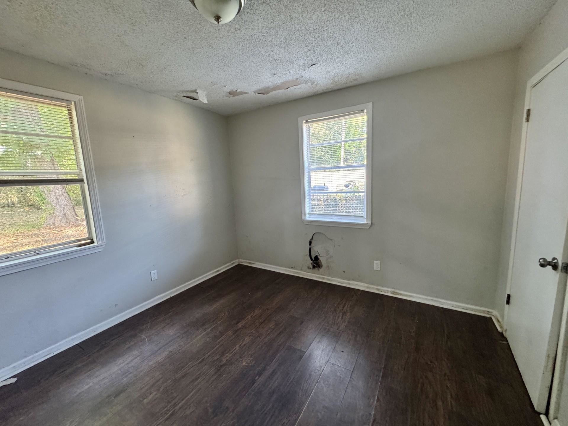 1481 Oaklawn St Property Photo 5