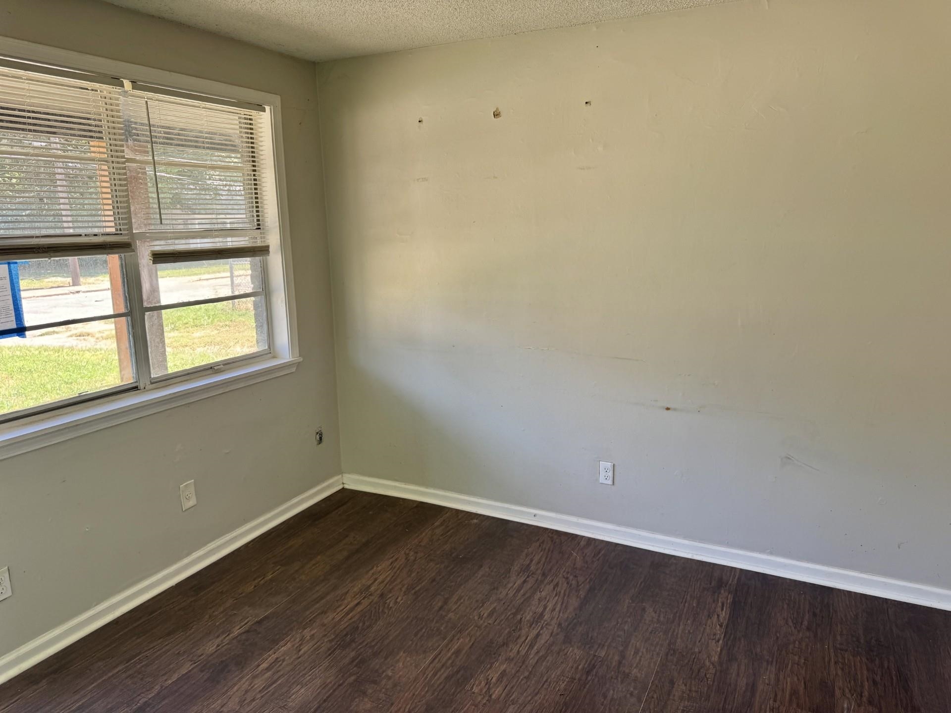 1481 Oaklawn St Property Photo 12