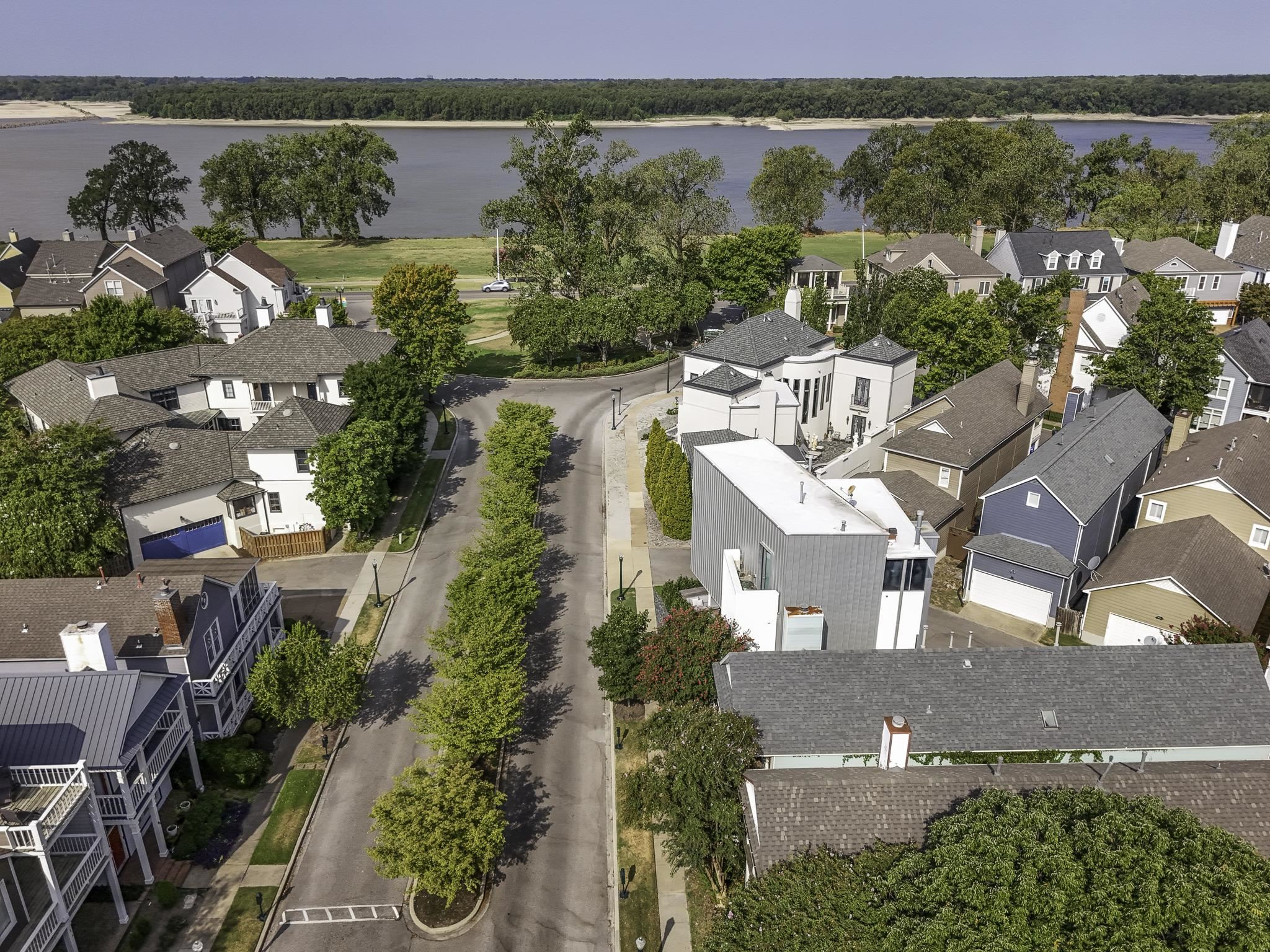 92 HARBOR VILLAGE DR Property Photo 1