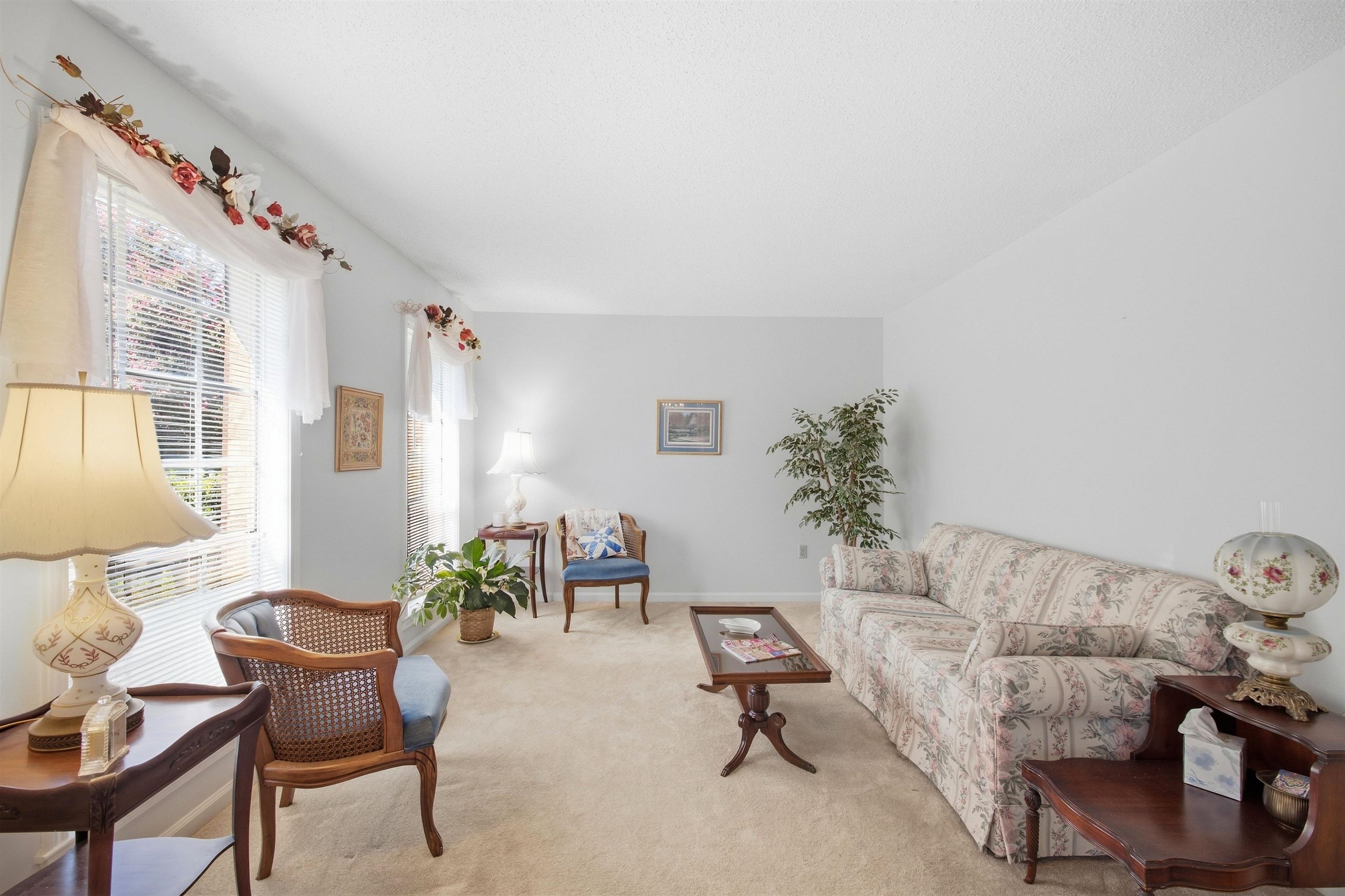 5310 Honeywood Ave Property Photo 4