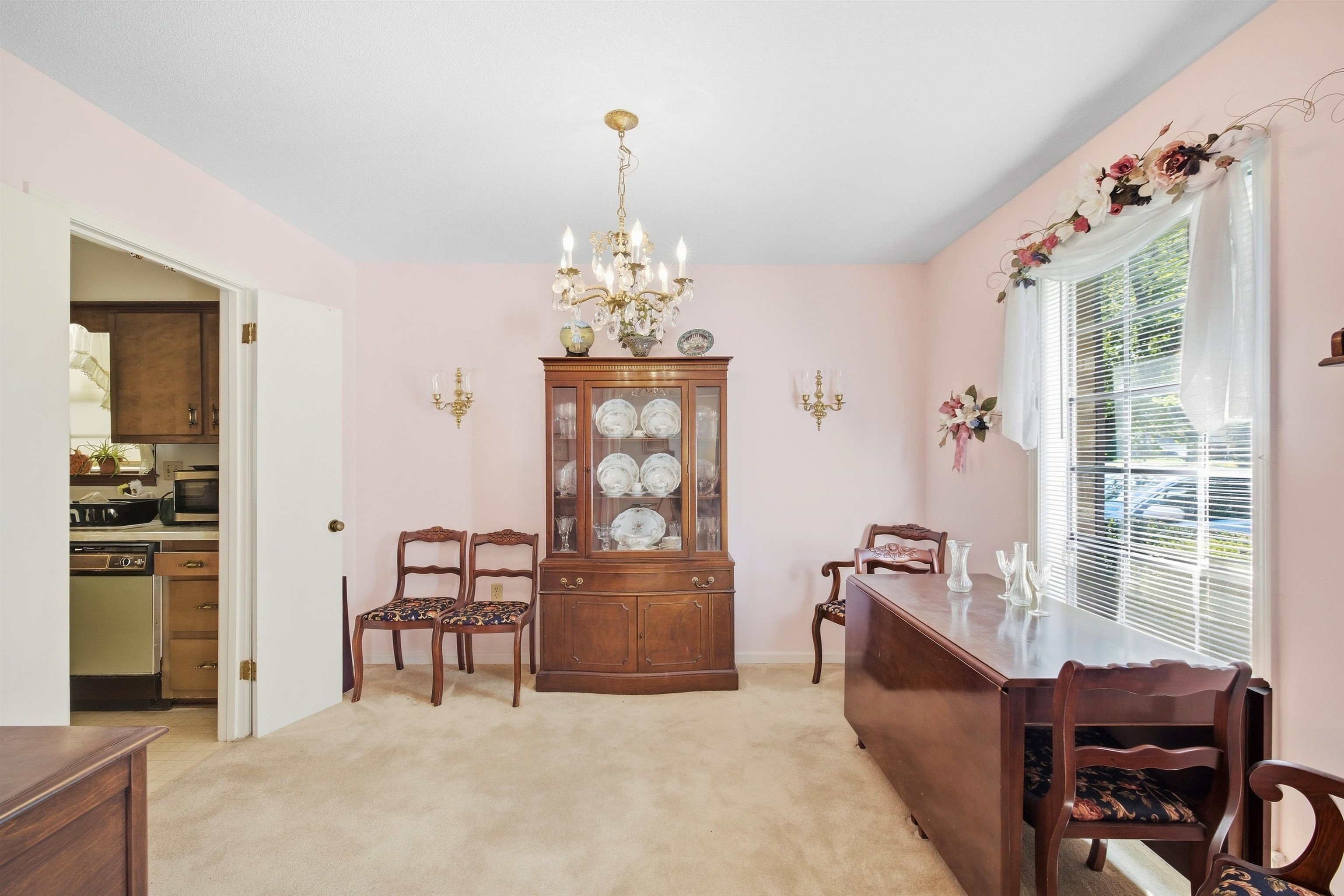 5310 Honeywood Ave Property Photo 6