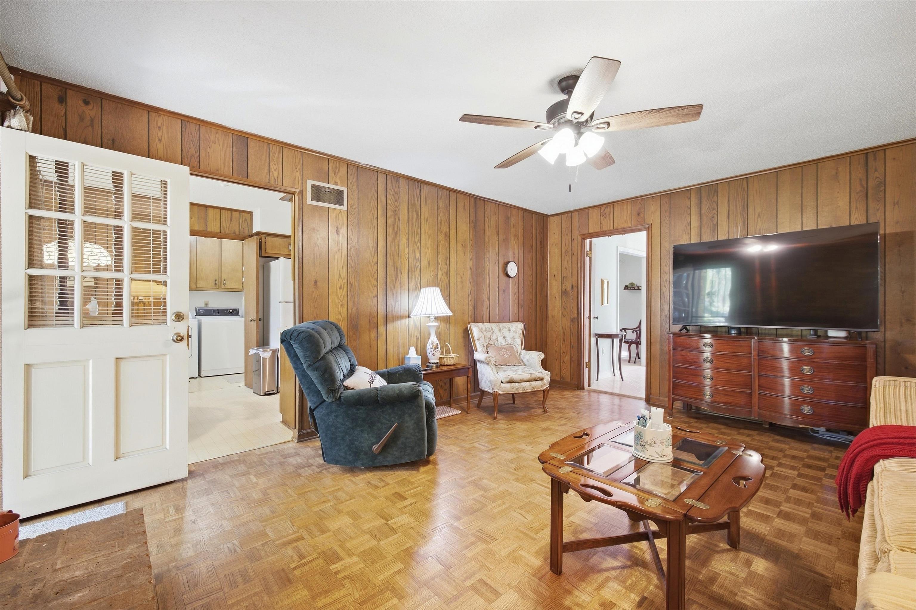 5310 Honeywood Ave Property Photo 10
