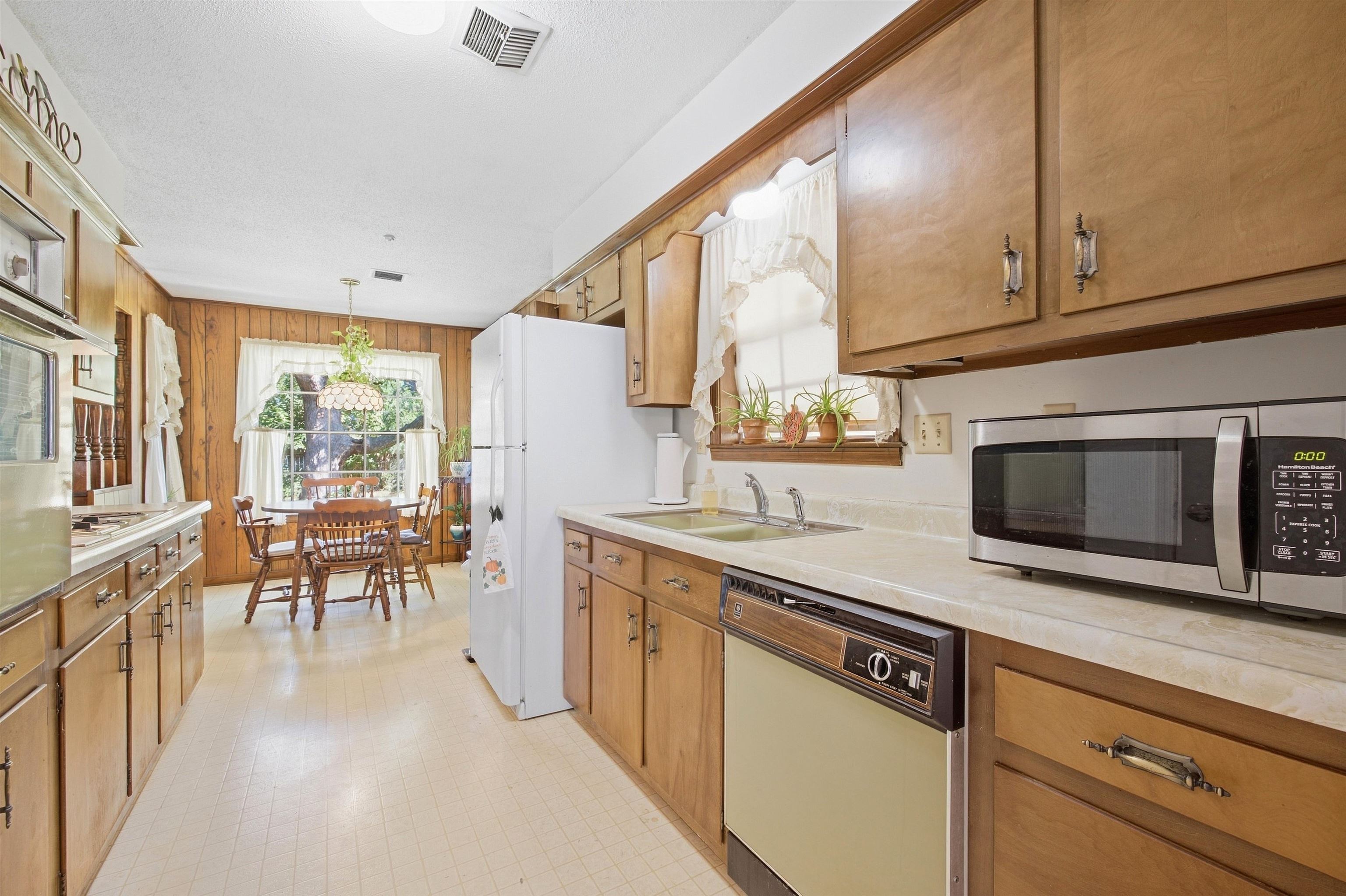 5310 Honeywood Ave Property Photo 12
