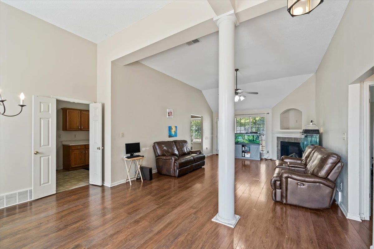 9562 Misty Knoll Dr Property Photo 4
