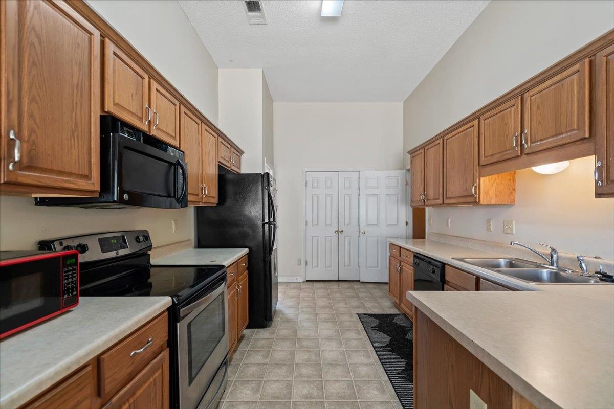 9562 Misty Knoll Dr Property Photo 14
