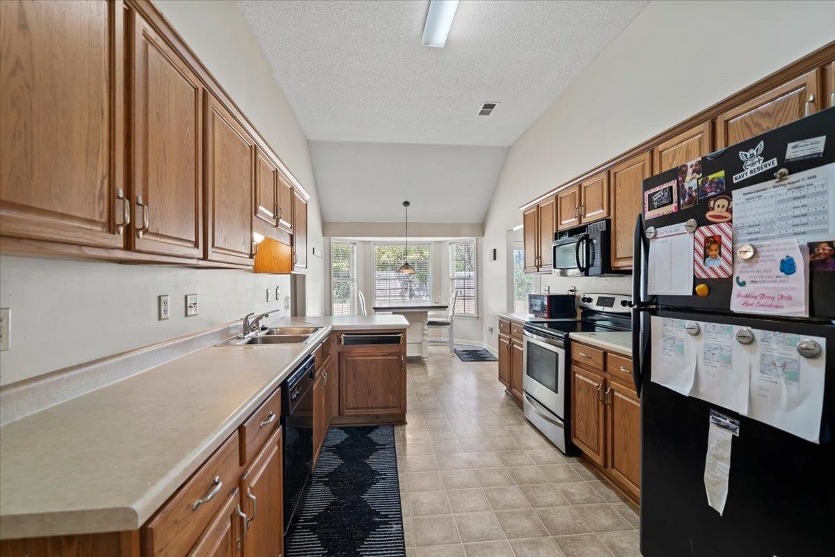 9562 Misty Knoll Dr Property Photo 15