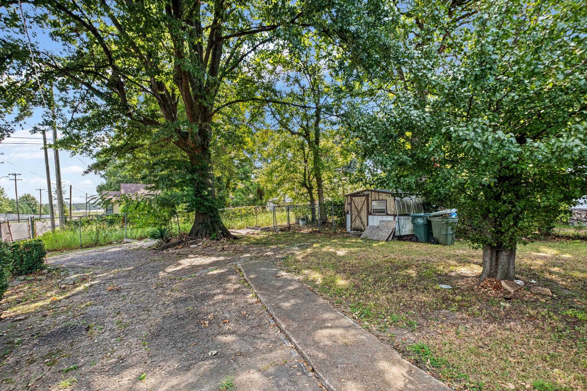 615 E Mallory Ave Property Photo 22