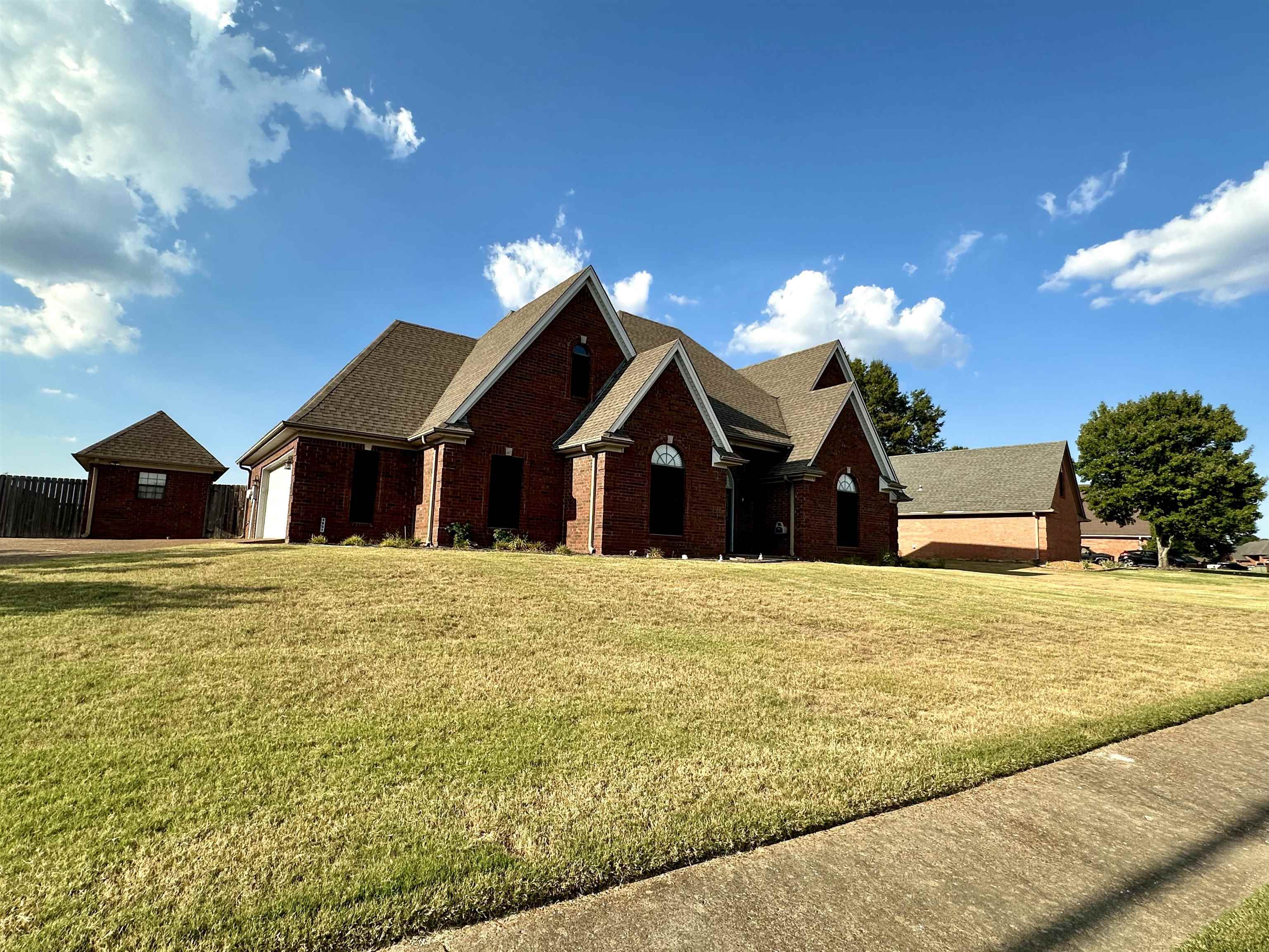 4651 Alden Dr E Property Photo 2