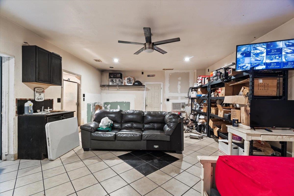 2597 Lamar Ave Property Photo 6
