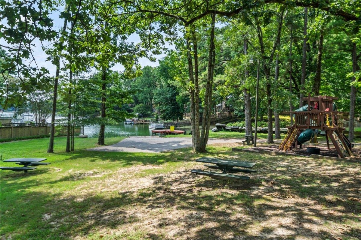 75 Viking Dr Property Photo 39