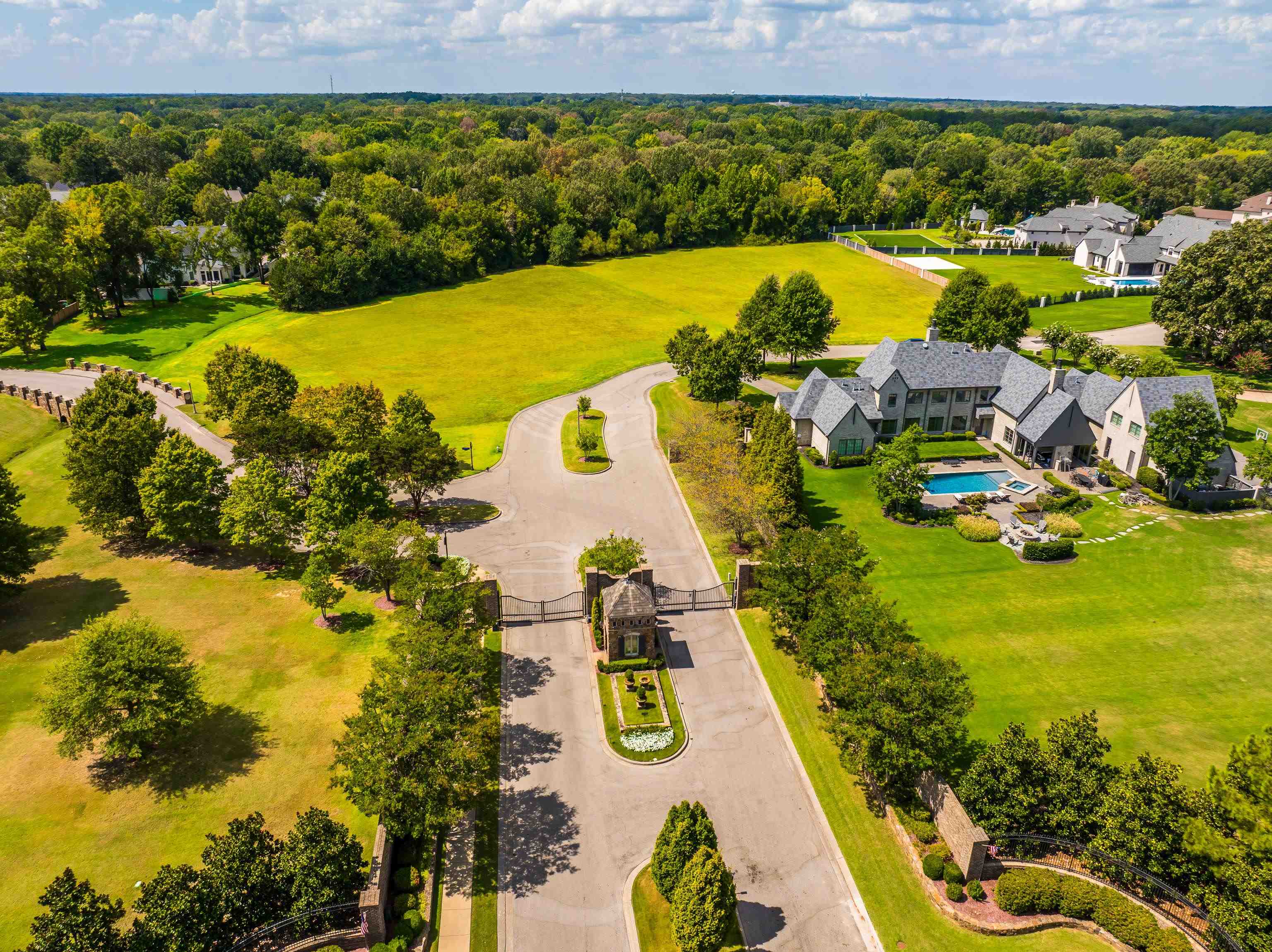 Dubray Manor Dr Property Photo 2