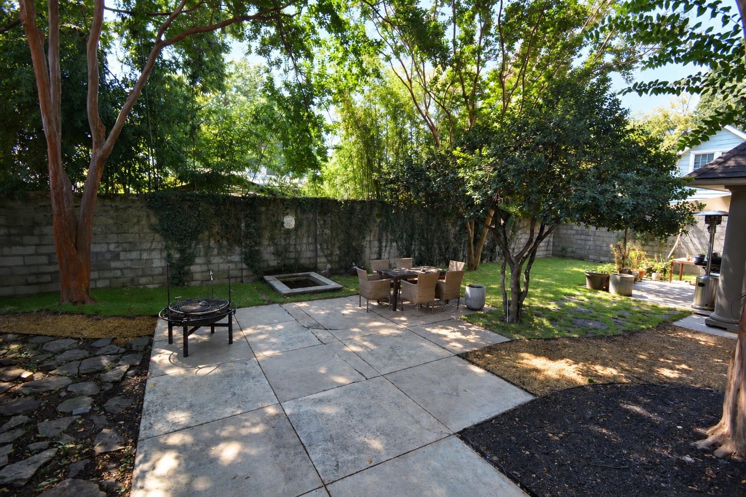 105 N Cox St Property Photo 36