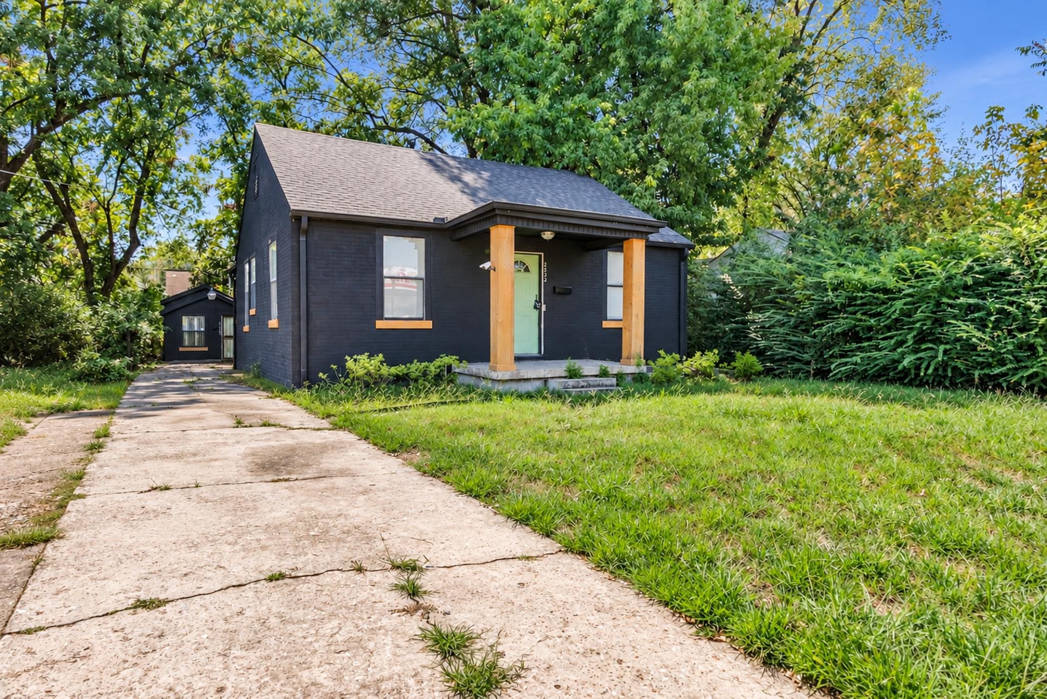 2325 RILEY AVE Property Photo 1