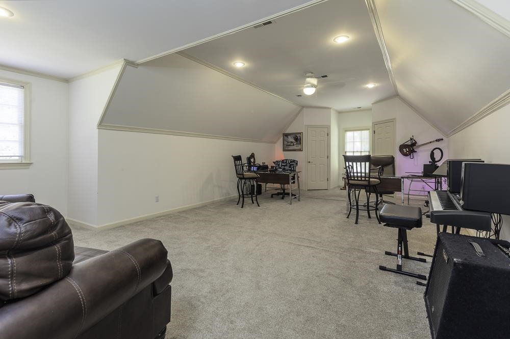 465 Riveredge Dr W Property Photo 37
