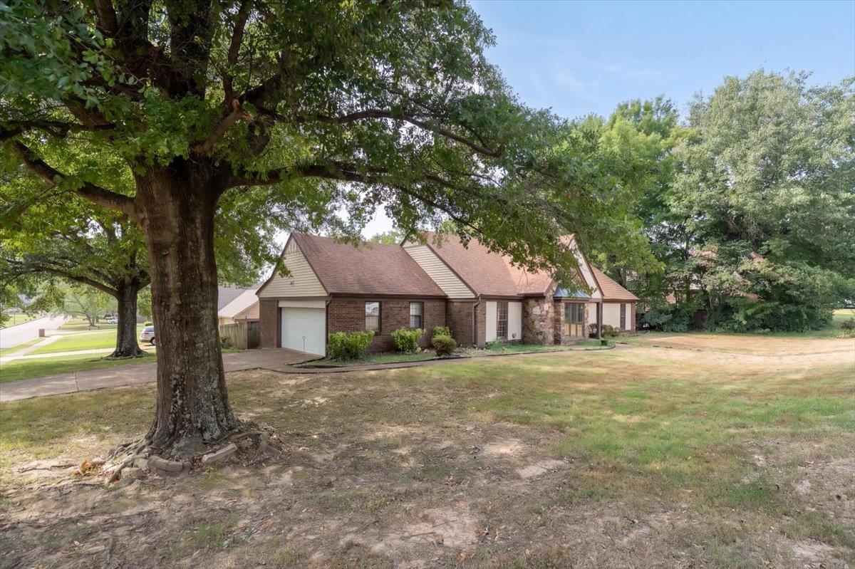 2777 Hacks Cross Rd Property Photo 1
