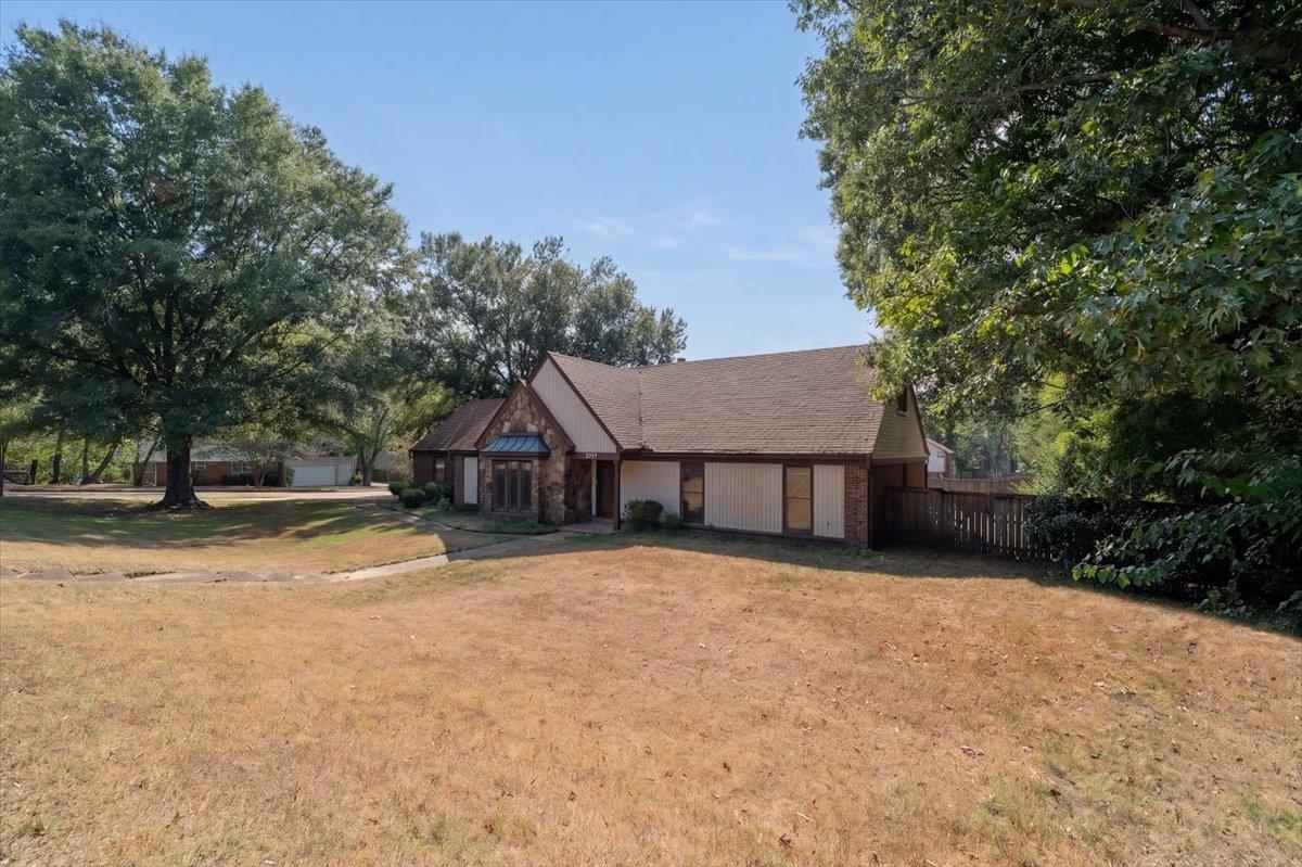 2777 Hacks Cross Rd Property Photo 2