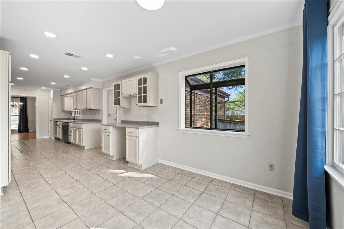 2777 Hacks Cross Rd Property Photo 10