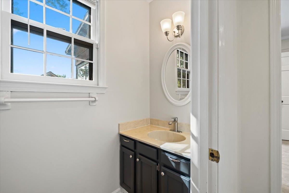 2777 Hacks Cross Rd Property Photo 14